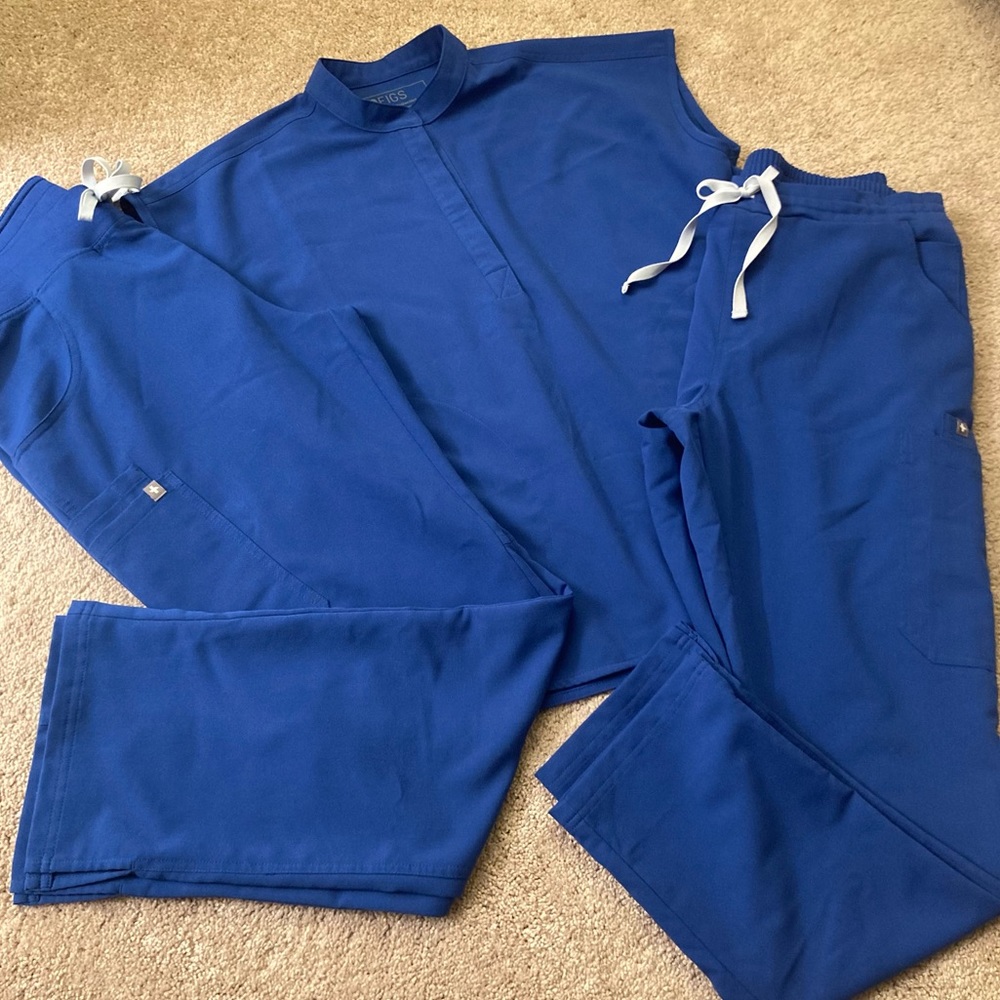 SOLD!! Women’s FIGS Royal Blue Scrubs